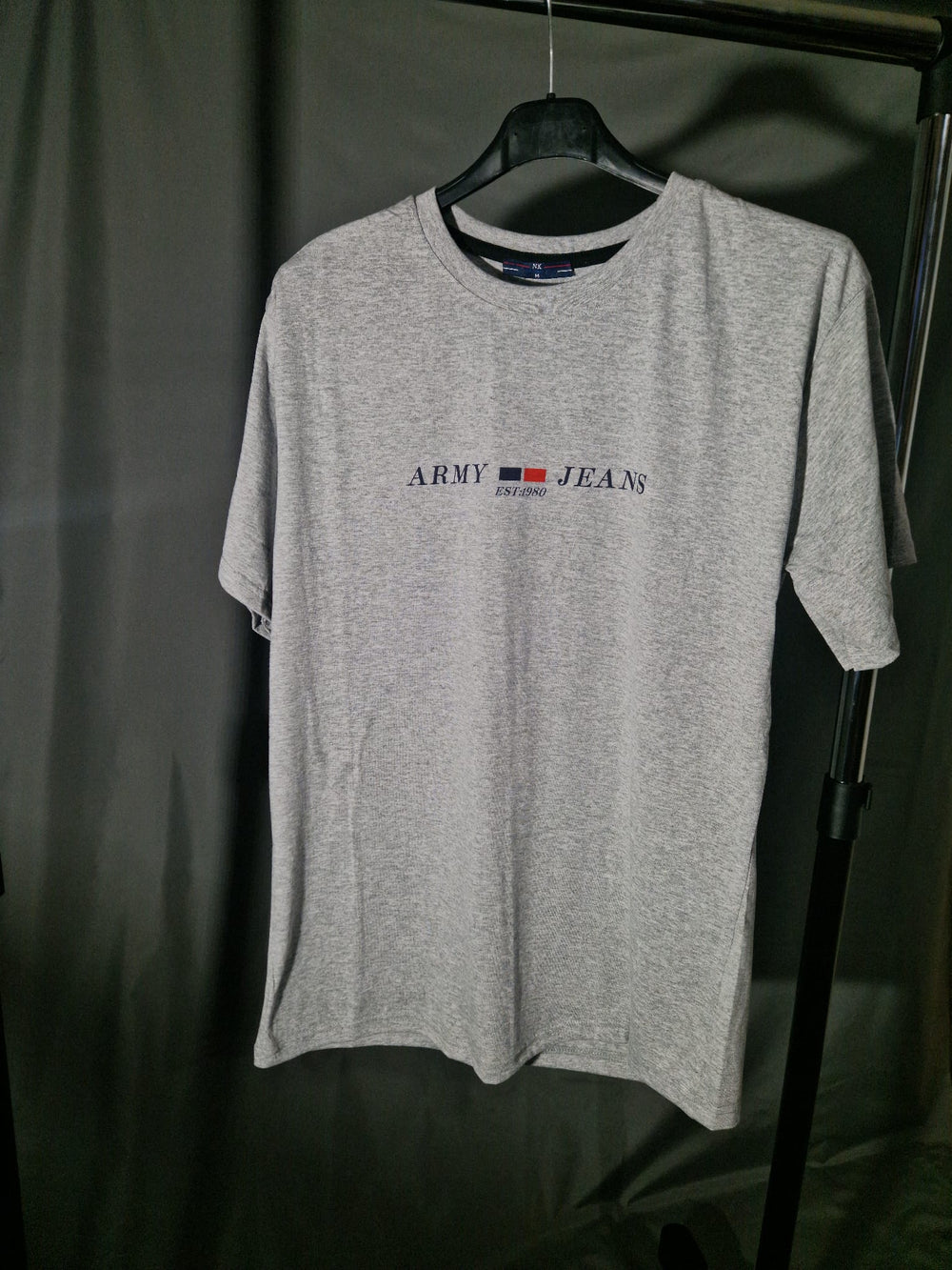 Komfortabls un izturīgs vīriešu krekls ikdienai